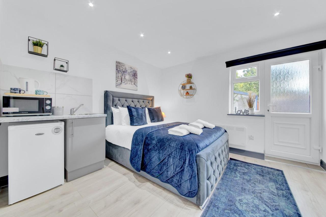 Heathrow Stays - Fawns Manor Hillingdon Extérieur photo